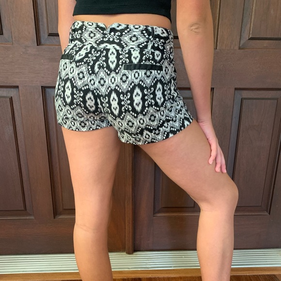 Forever Orchid black and white shorts - Picture 3 of 3